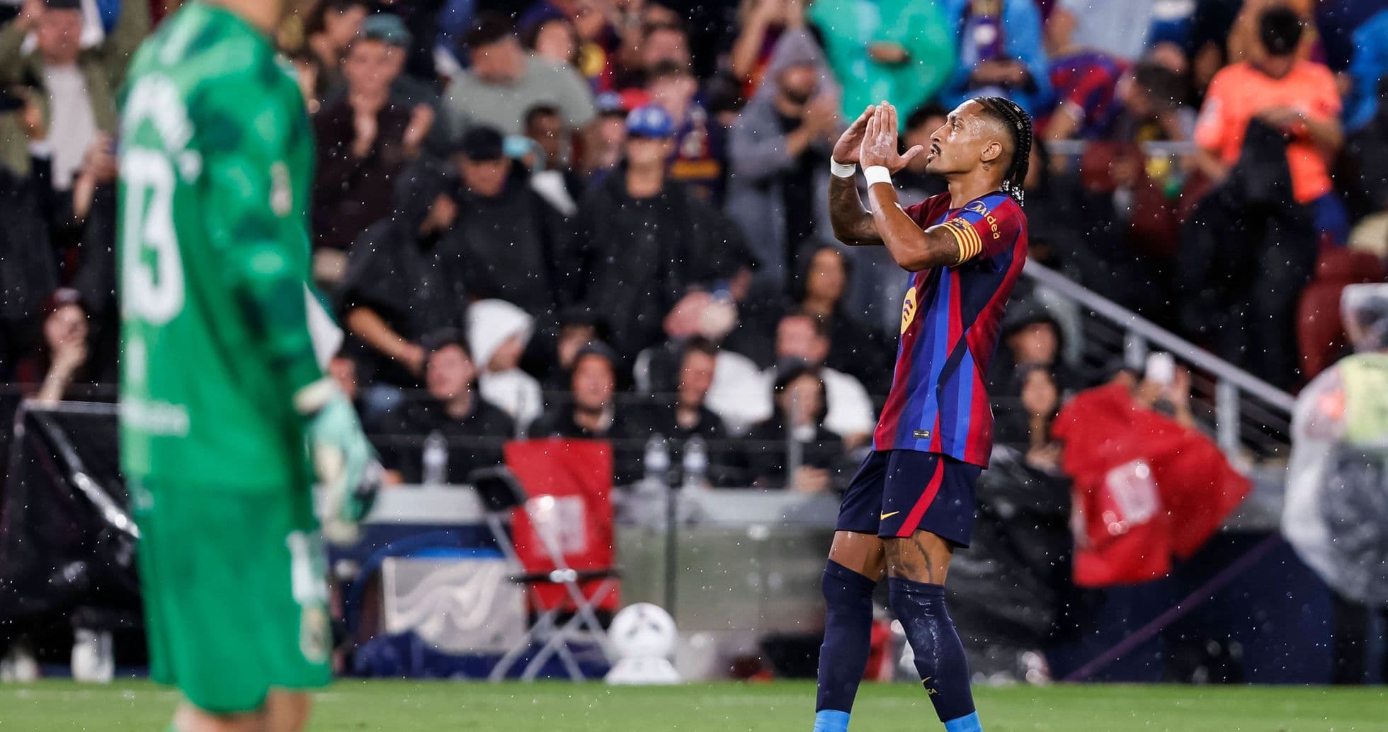 Raphinha deslumbra con un hat-trick y revela el secreto del increíble récord de victorias del Barcelona Raphinha deslumbra con un hat-trick y revela el secreto del increíble récord de victorias del Barcelona