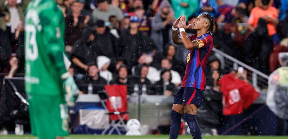 Raphinha deslumbra con un hat-trick y revela el secreto del increíble récord de victorias del Barcelona Raphinha deslumbra con un hat-trick y revela el secreto del increíble récord de victorias del Barcelona