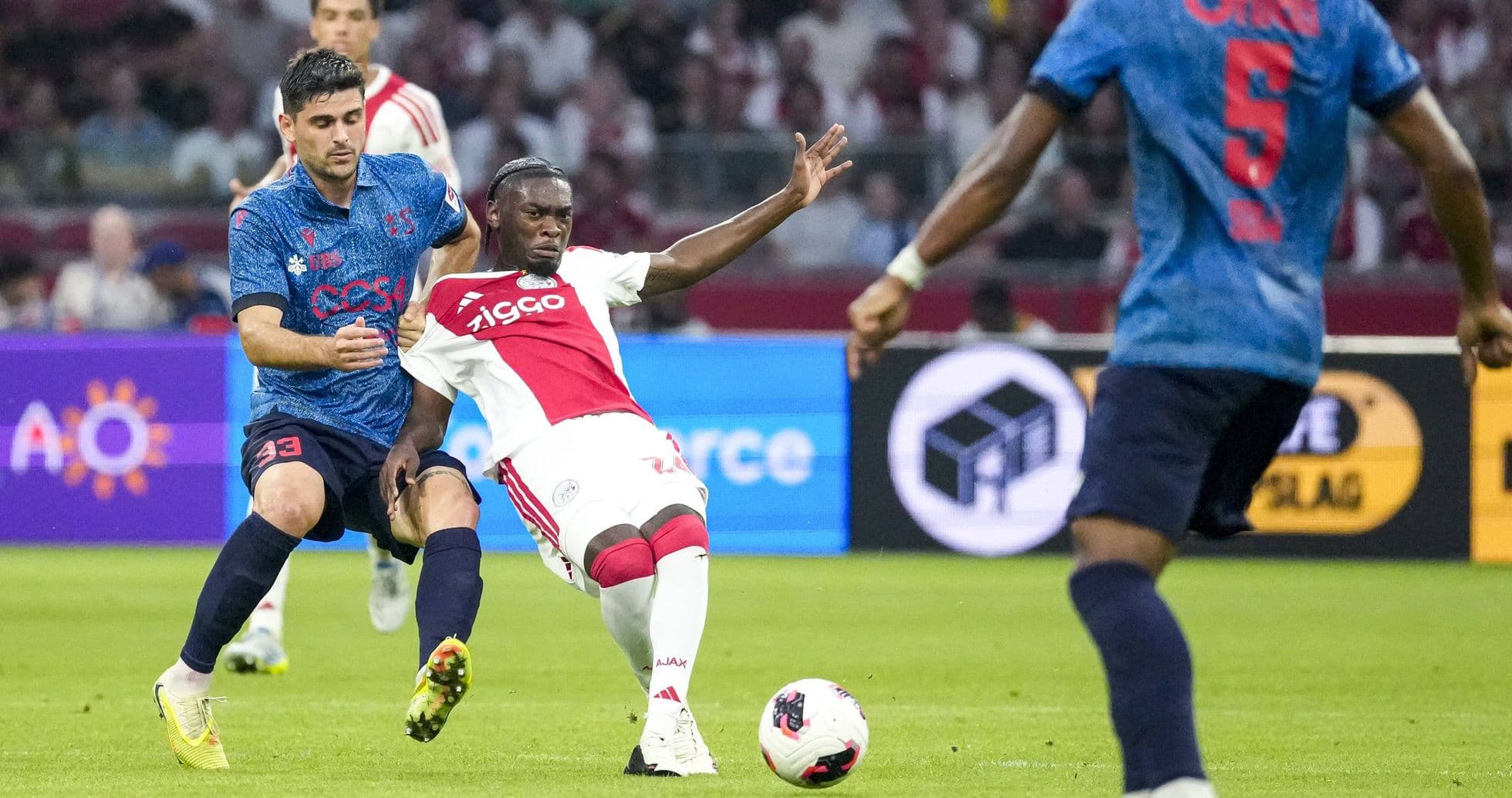 Rafael van der Vaart critica al defensor Jorthy Mokio tras victoria de Ajax en la Conference League Rafael van der Vaart critica al defensor Jorthy Mokio tras victoria de Ajax en la Conference League