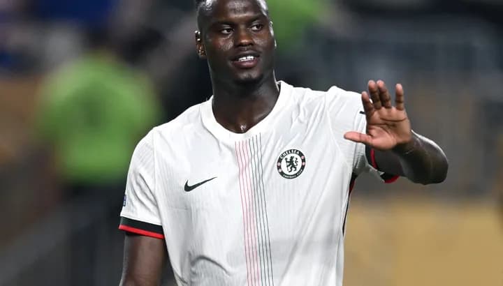 Napoli muestra interés en Benoit Badiashile de Chelsea para la Serie A Napoli muestra interés en Benoit Badiashile de Chelsea para la Serie A