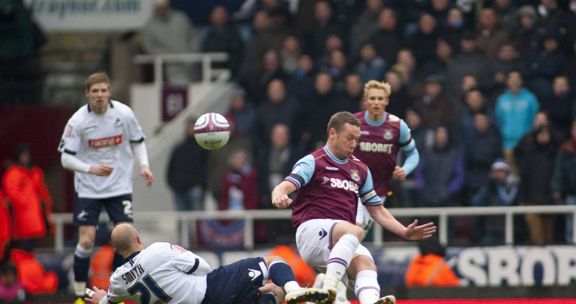 Millwall y West Ham se enfrentan tras 14 años en el centésimo derby Millwall y West Ham se enfrentan tras 14 años en el centésimo derby